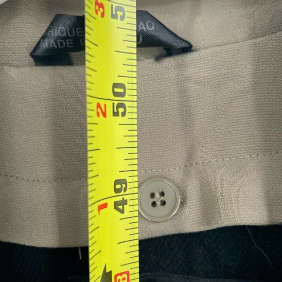 Classic Women's Beige Trench Coat - Picture 9 of 10